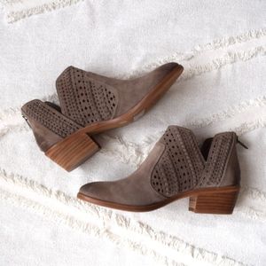 NWOT Vince Camuto Prasata Bootie